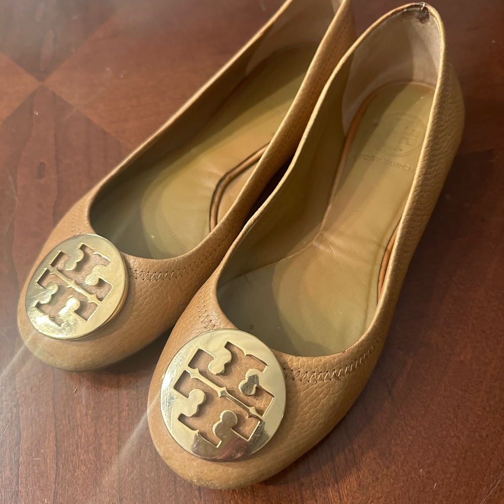 Tori Burch Brown Travel Flat sz 7
